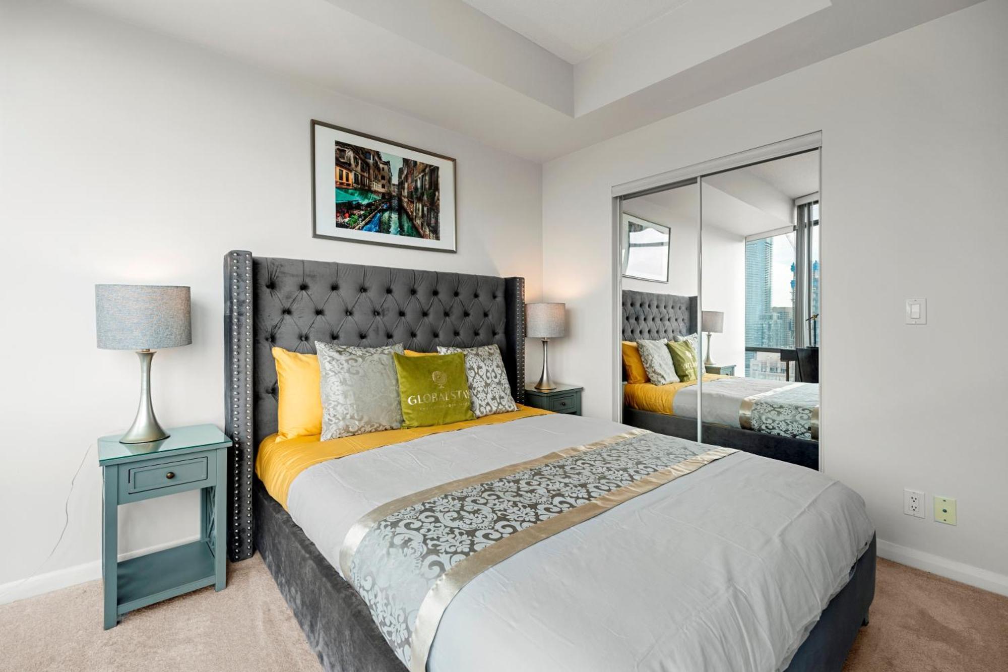 Globalstay. Burano Condos In Downtown Торонто Экстерьер фото