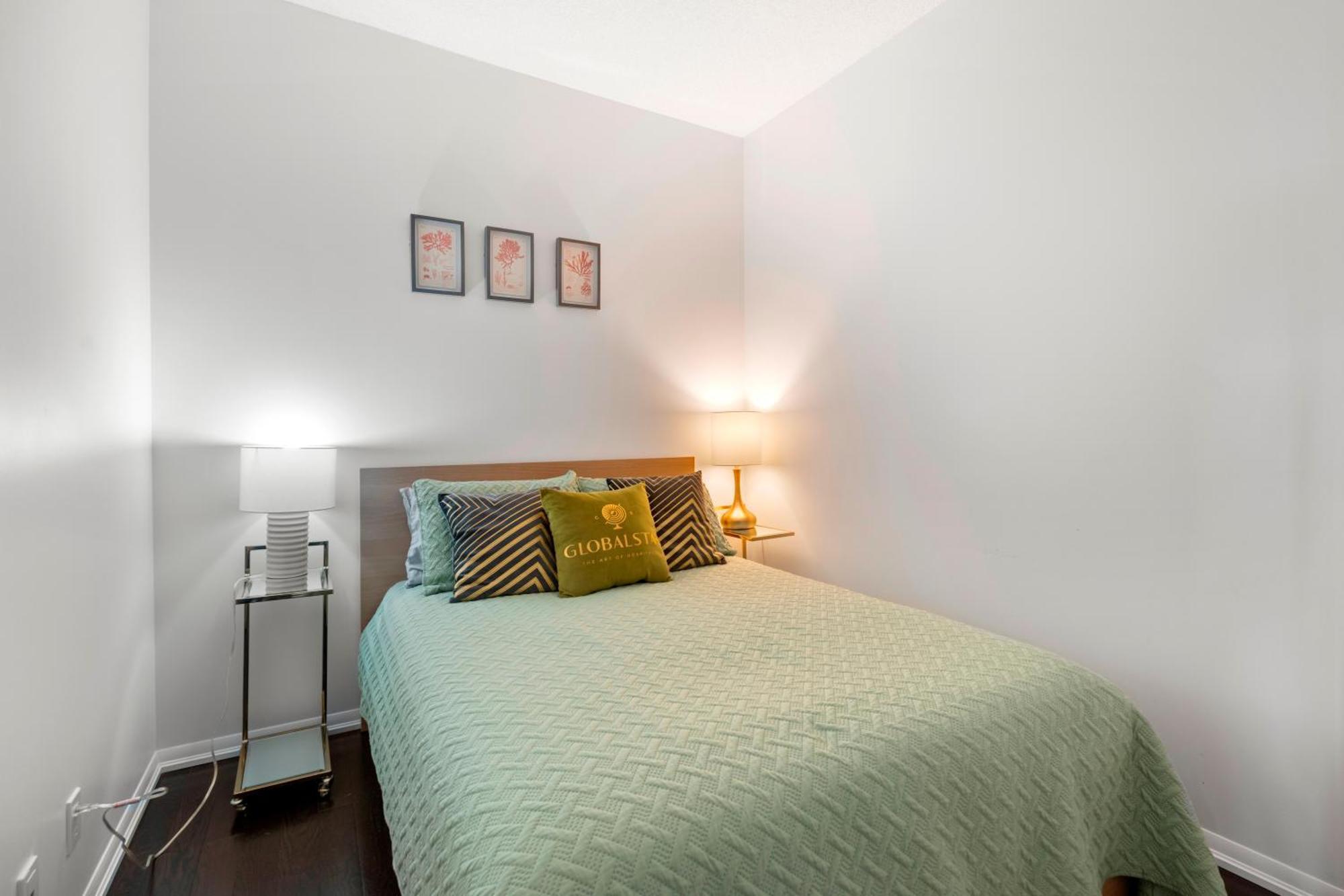 Globalstay. Burano Condos In Downtown Торонто Экстерьер фото