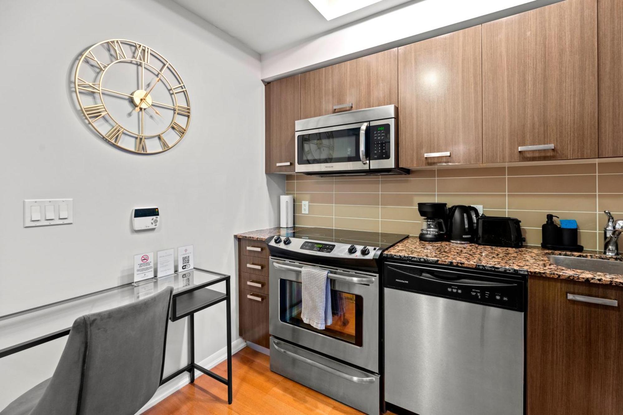 Globalstay. Burano Condos In Downtown Торонто Экстерьер фото